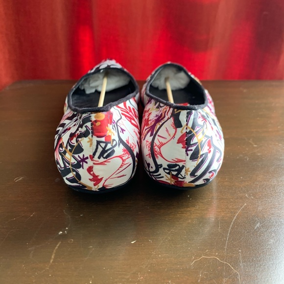 Nine West Graphic Flats - Picture 4 of 6